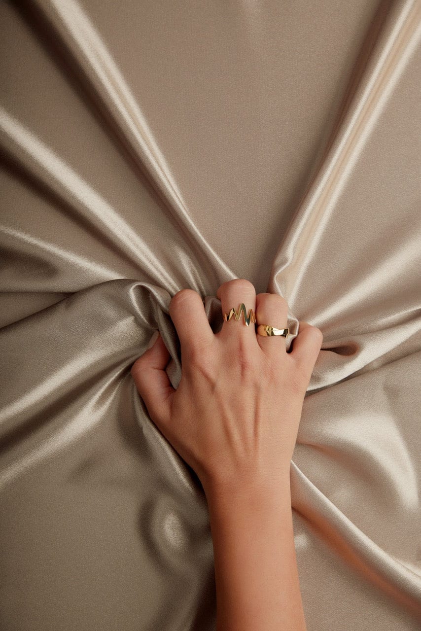 Risqué Rings Diana Heartbeat Ring Gold